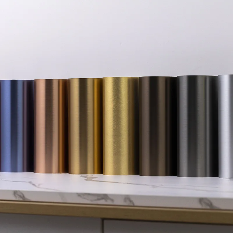 Nárazuvzdorná nástěnná deska s kovovou texturou